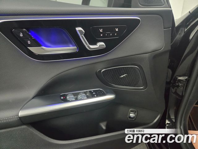 Mercedes-Benz C-Class 2024 — photo 8