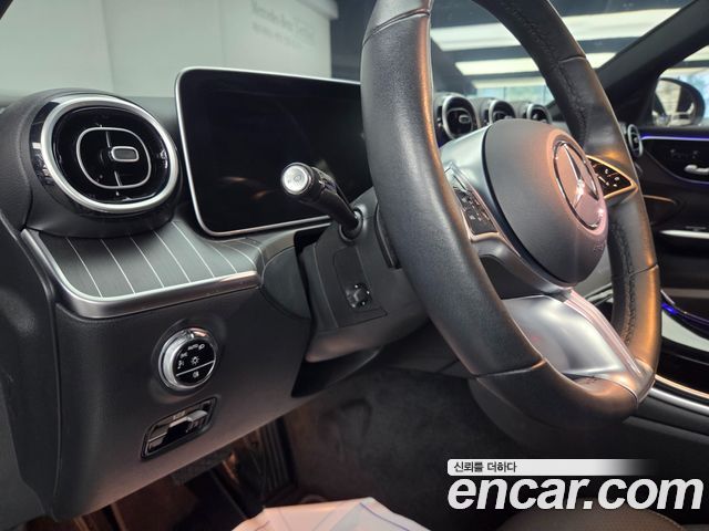 Mercedes-Benz C-Class 2024 — photo 11