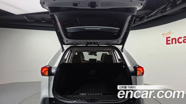 Toyota RAV4 2022 — photo 20