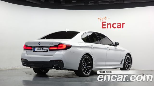 BMW 5-Series 2023 — photo 2