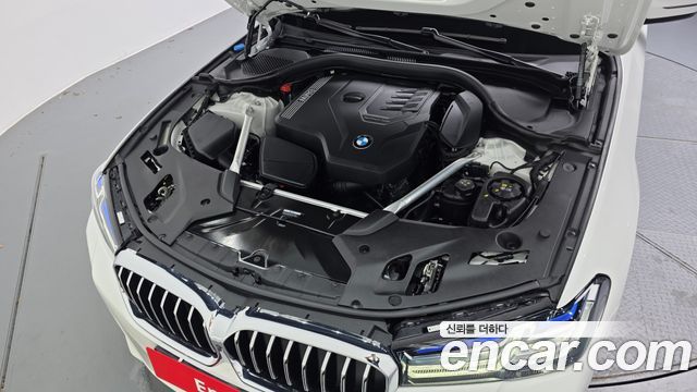 BMW 5-Series 2023 — photo 6