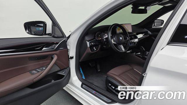 BMW 5-Series 2023 — photo 13