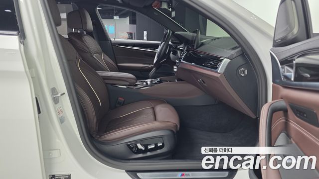 BMW 5-Series 2023 — photo 17