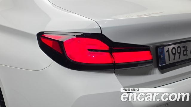 BMW 5-Series 2023 — photo 9