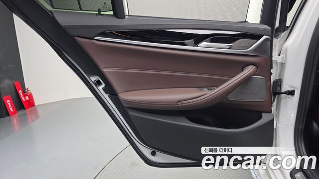 BMW 5-Series 2023 — photo 15