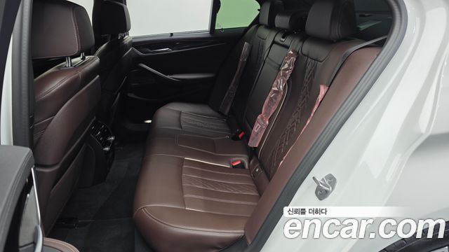 BMW 5-Series 2023 — photo 16