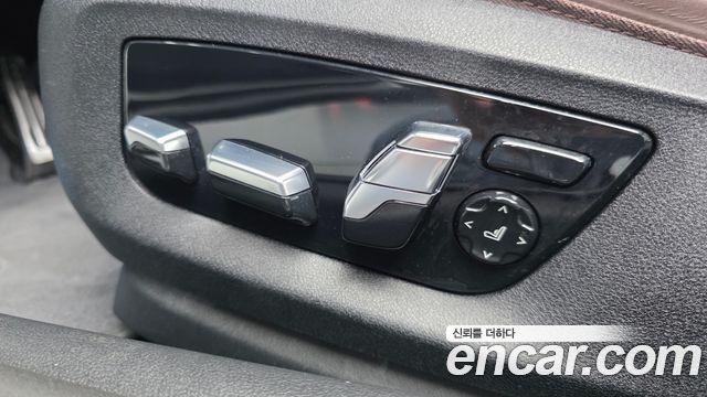 BMW 5-Series 2023 — photo 33