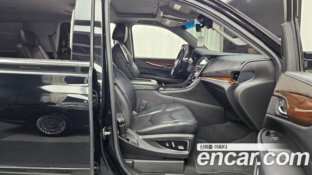 Cadillac Escalade 2019 — photo 11