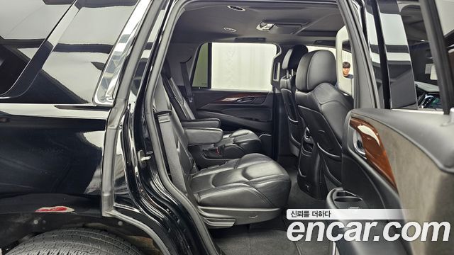 Cadillac Escalade 2019 — photo 12