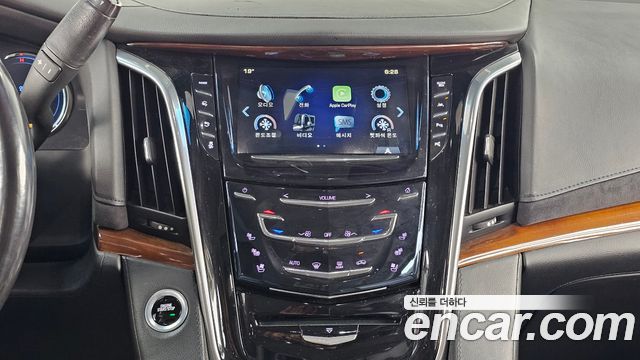 Cadillac Escalade 2019 — photo 14
