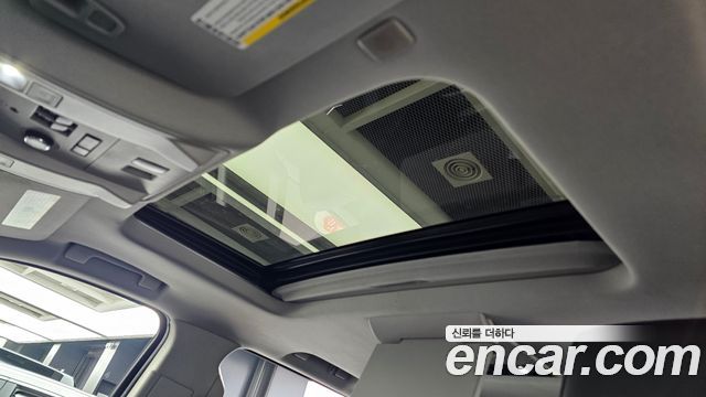 Cadillac Escalade 2019 — photo 17