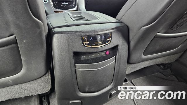 Cadillac Escalade 2019 — photo 18