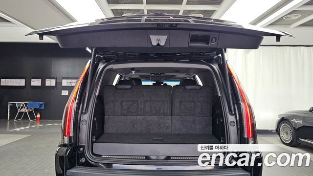 Cadillac Escalade 2019 — photo 20