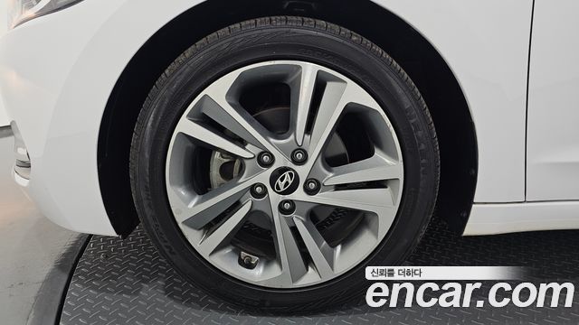 Hyundai AVANTE 2018 — photo 5