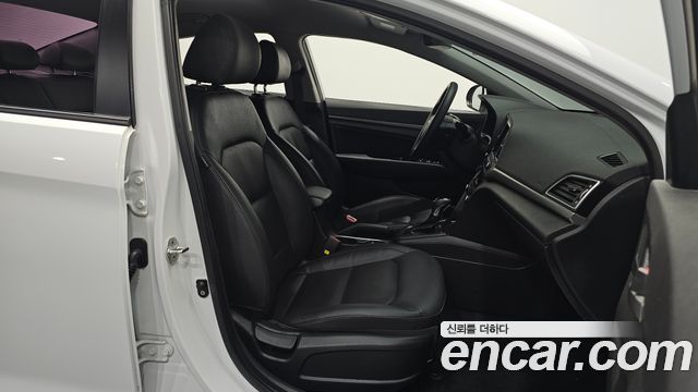 Hyundai AVANTE 2018 — photo 10