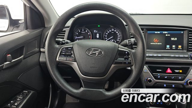 Hyundai AVANTE 2018 — photo 13