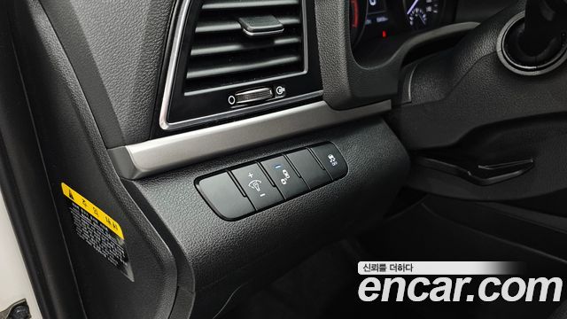 Hyundai AVANTE 2018 — photo 18