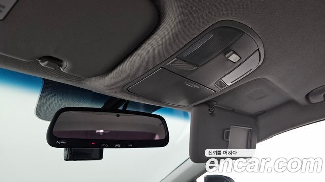 Hyundai AVANTE 2018 — photo 19