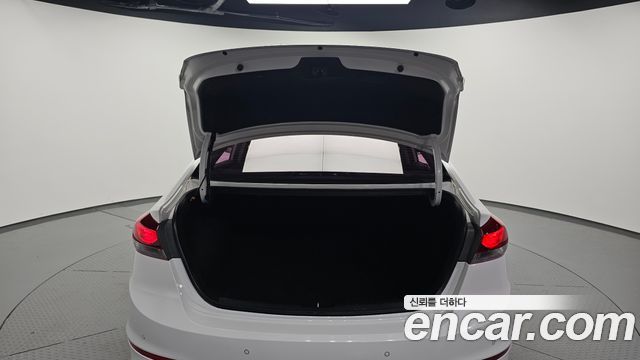 Hyundai AVANTE 2018 — photo 20