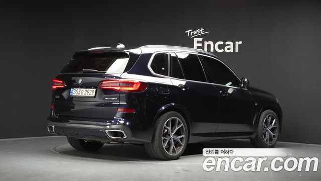 BMW X5 2021 — photo 2