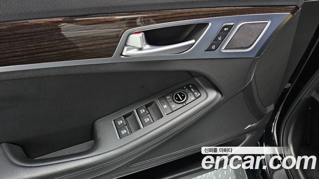 Genesis G80 2017 — photo 23