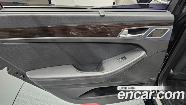 Genesis G80 2017 — photo 15
