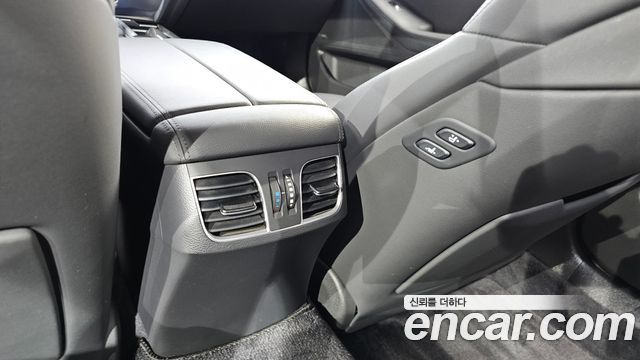 Genesis G80 2017 — photo 28