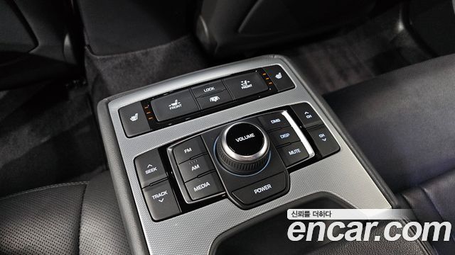Genesis G80 2017 — photo 29