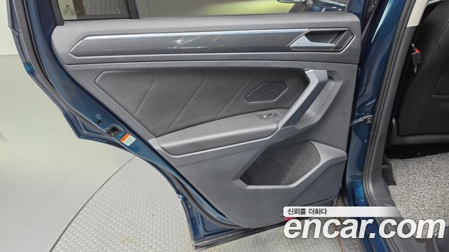 Volkswagen Tiguan 2023 — photo 15