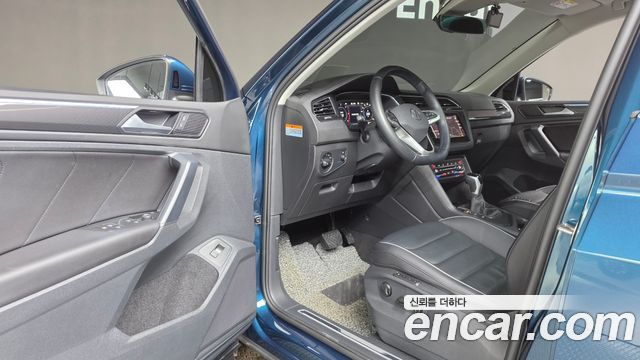 Volkswagen Tiguan 2023 — photo 16