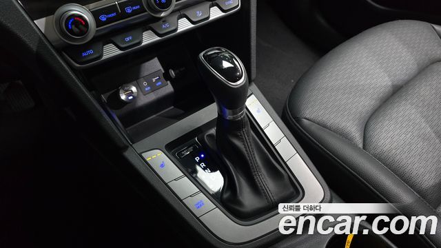Hyundai AVANTE 2019 — photo 12