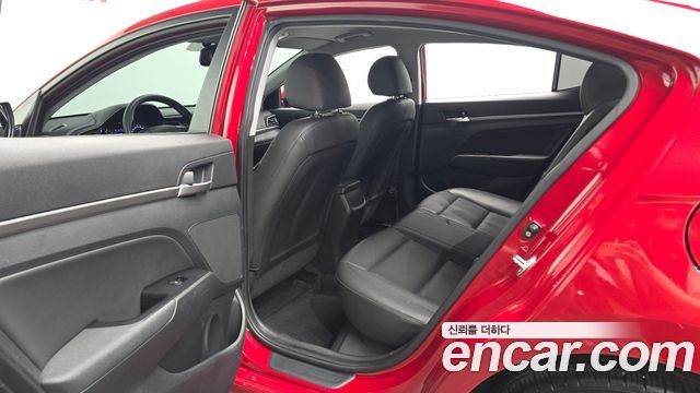 Hyundai AVANTE 2019 — photo 17