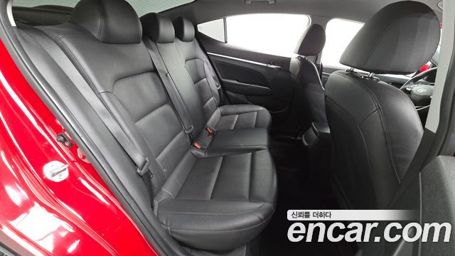 Hyundai AVANTE 2019 — photo 18