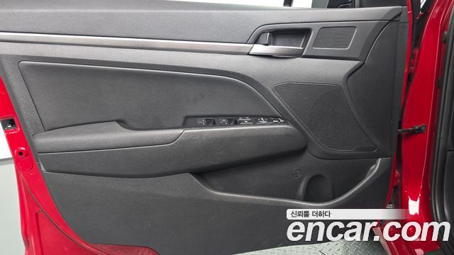 Hyundai AVANTE 2019 — photo 14