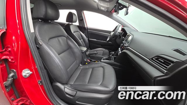 Hyundai AVANTE 2019 — photo 16