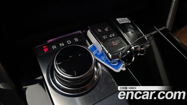 Land Rover Discovery 2018 — photo 12
