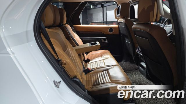 Land Rover Discovery 2018 — photo 17
