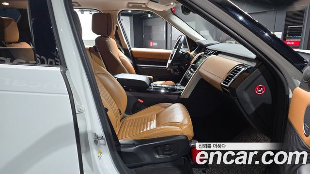 Land Rover Discovery 2018 — photo 18