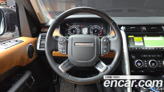 Land Rover Discovery 2018 — photo 19