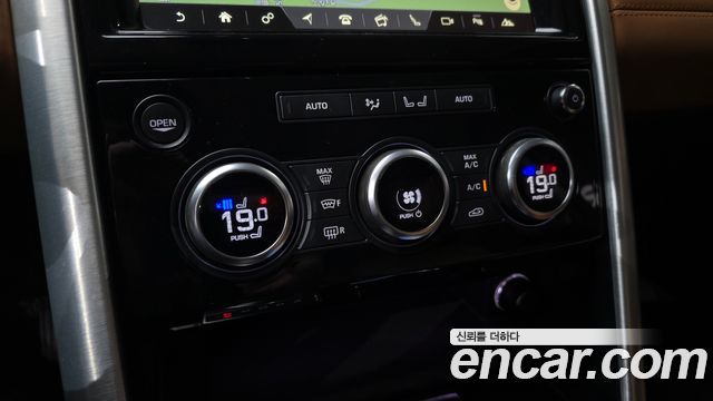 Land Rover Discovery 2018 — photo 23