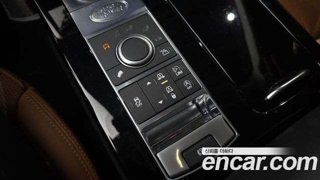 Land Rover Discovery 2018 — photo 24