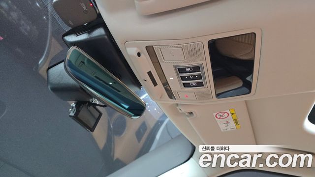 Land Rover Discovery 2018 — photo 25