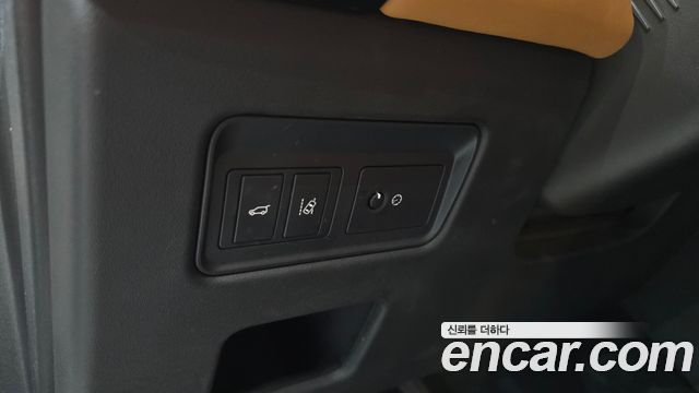 Land Rover Discovery 2018 — photo 26