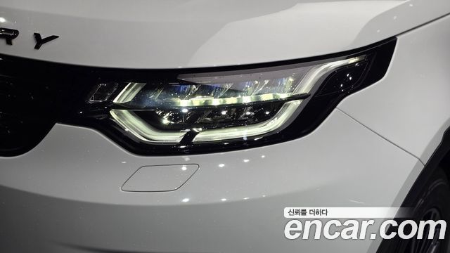 Land Rover Discovery 2018 — photo 8