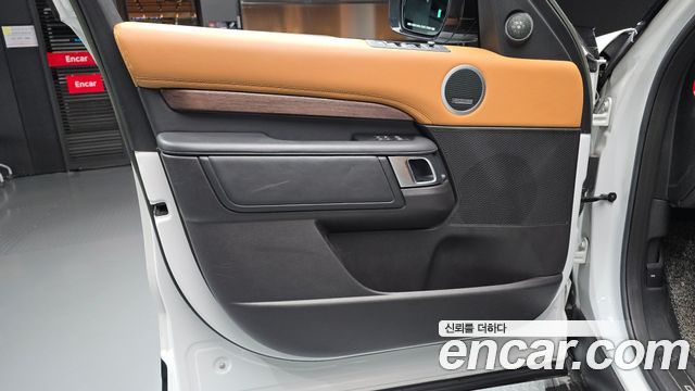 Land Rover Discovery 2018 — photo 14
