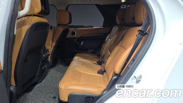 Land Rover Discovery 2018 — photo 16