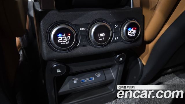 Land Rover Discovery 2018 — photo 28