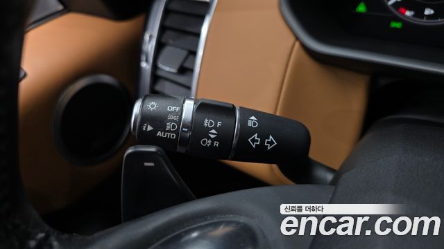 Land Rover Discovery 2018 — photo 29