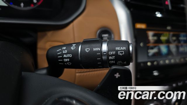 Land Rover Discovery 2018 — photo 30