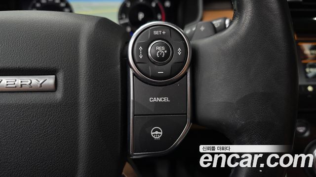 Land Rover Discovery 2018 — photo 32